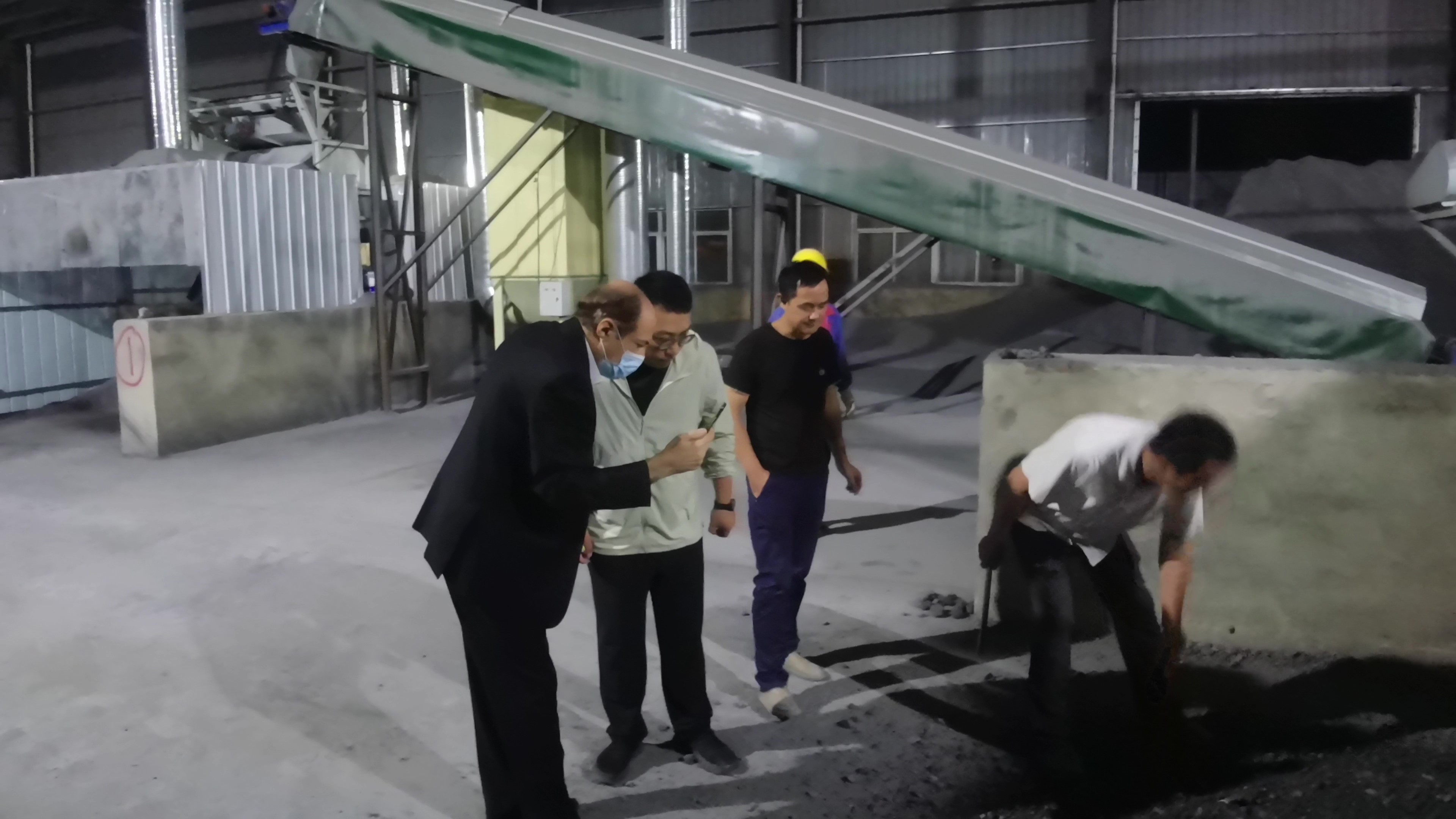 伊朗阿里先生到訪(fǎng)我公司鋼渣處理客戶(hù)現(xiàn)場(chǎng)